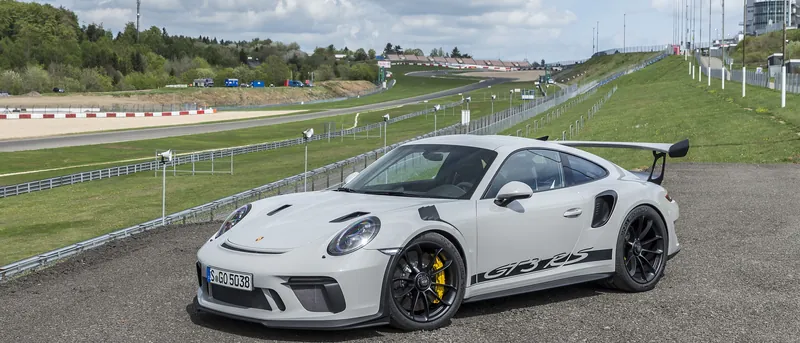 Der 991.2 GT3 RS in Kreide auf der Nürburgring-Grand-Prix-Strecke