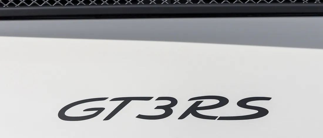GT3-RS-Schriftzug auf der Flanke des 991.2 in Kreide